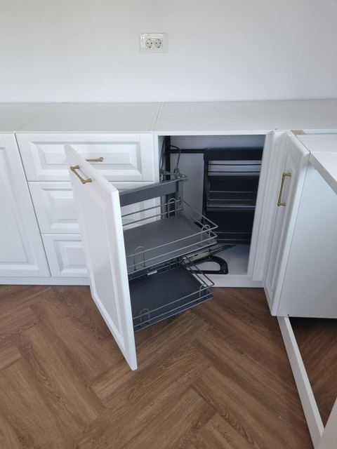 Corp de colț cu sertare culisante