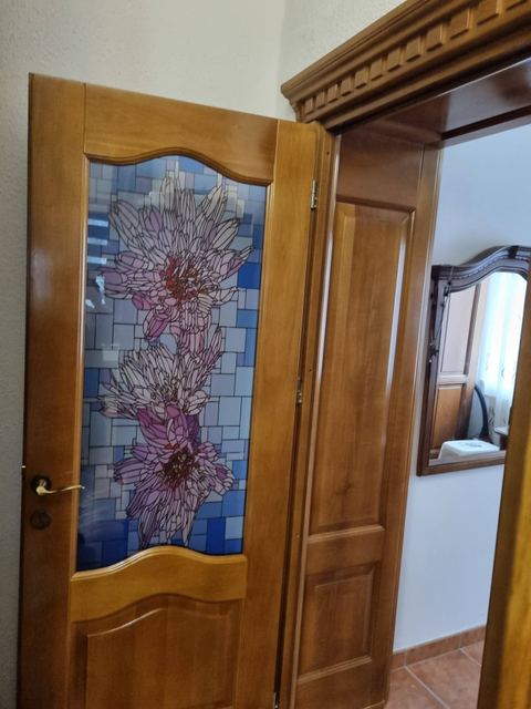 Ușă din stejar masiv, cu vitraliu colorat