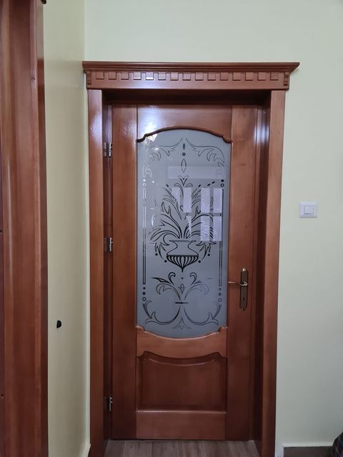 Ușă de interior din stejar, cu vitraliu